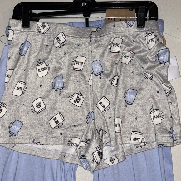 Rae Dunn 2 Piece Shorts & Jogger(Waist 34”
Length 12”Waist 34”Inseam 28”) - Picture 6 of 7